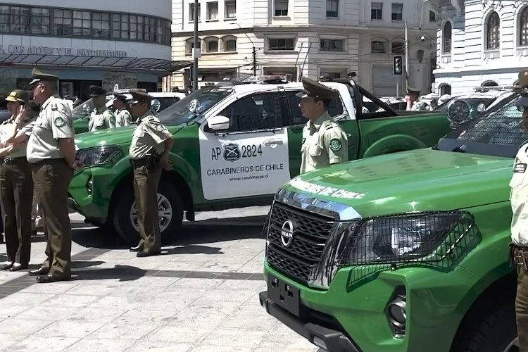 Gobierno regional apoya a municipios de la región con la entrega de vehículos para Carabineros